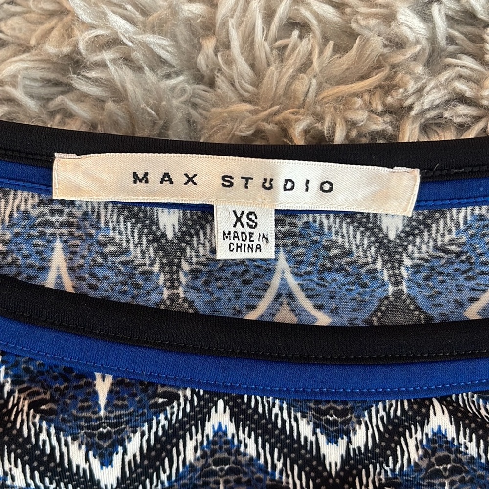 Max Studio Blue Geometric Pattern Crop Sleeve Shi… - image 4